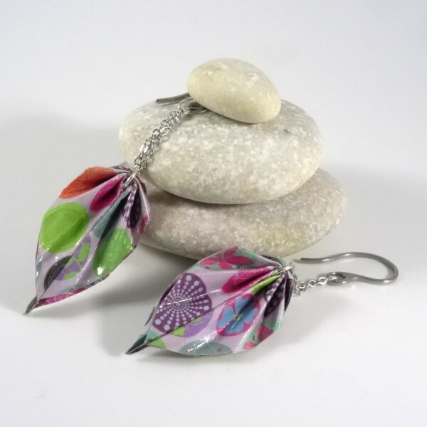 Boucles d'oreilles Feuille en Origami parme avec cercles multicolores