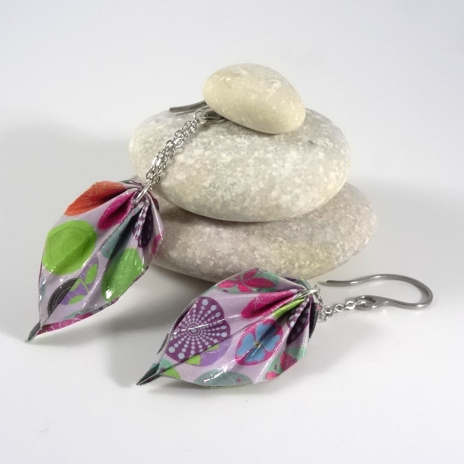 Boucles d'oreilles Feuille en Origami parme avec cercles multicolores